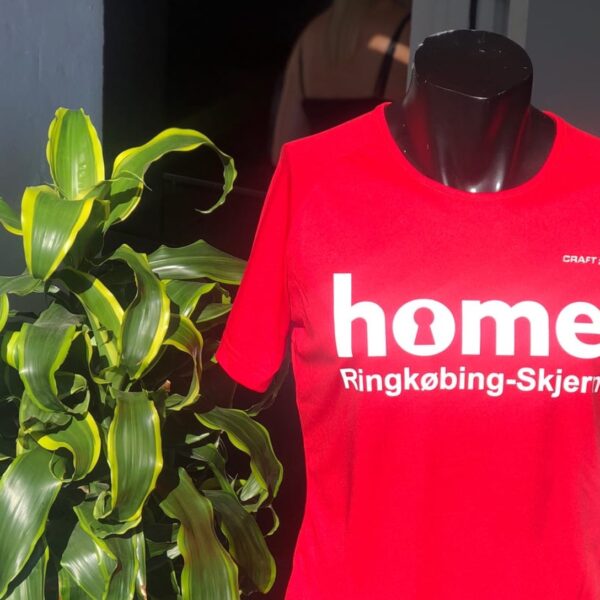 Firmatøj: T-shirt fra Y-Design til HOME